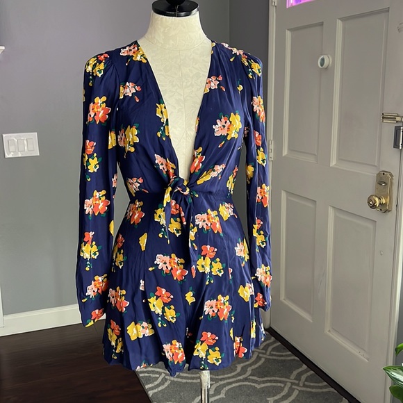 Kimchi Blue Plunge Neck Floral Print Romper - Picture 3 of 9